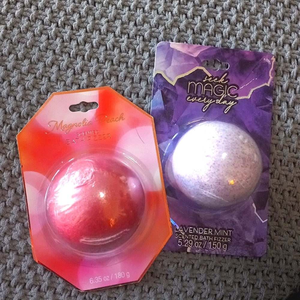 🌁 NWT: (2) TRI-COASTAL DESIGN GROUP; SCENTED BATH FIZZERS.